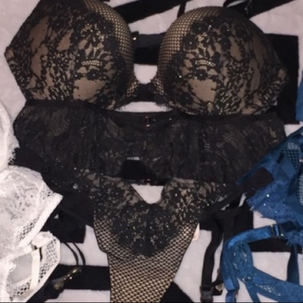 VS NWT bra AND panty only. NO GARTER